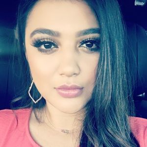 Meet your Posher, Esmeralda